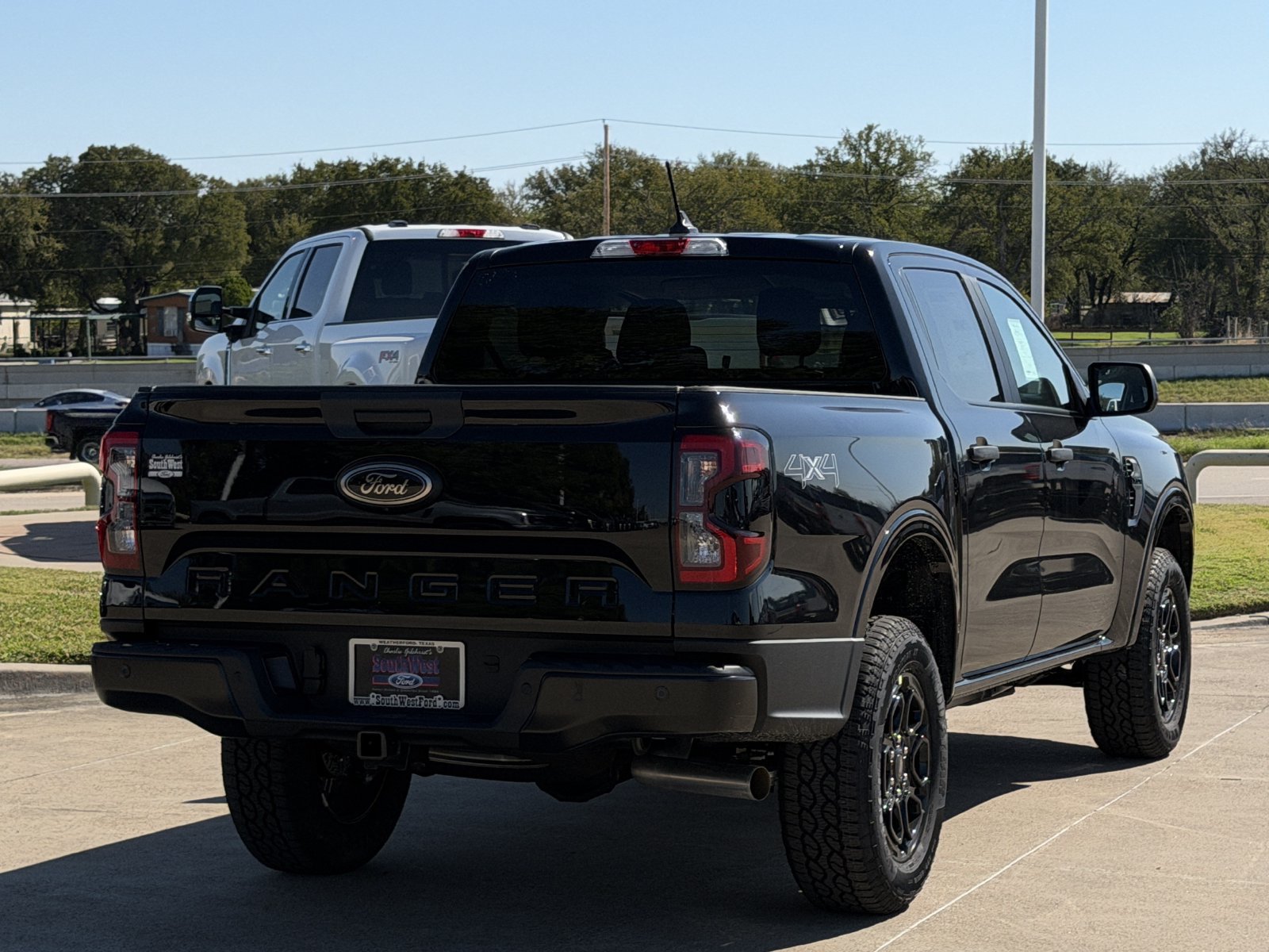 New 2026 Ford Ranger XLT w/ Black Appearance Package AWD/4WD image 4