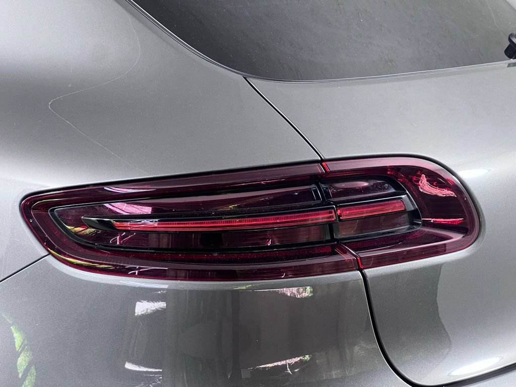 Certified 2018 Porsche Macan Turbo AWD/4WD image 16
