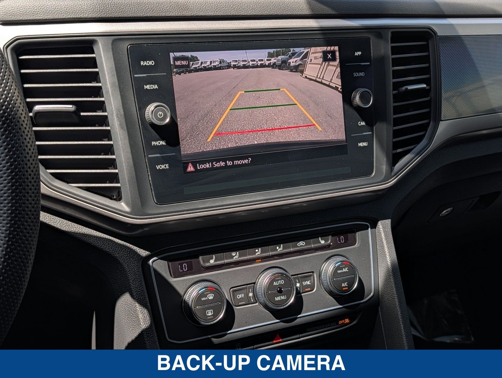 Used 2020 Volkswagen Atlas Cross Sport SE w/ Panoramic Sunroof Package FWD image 31