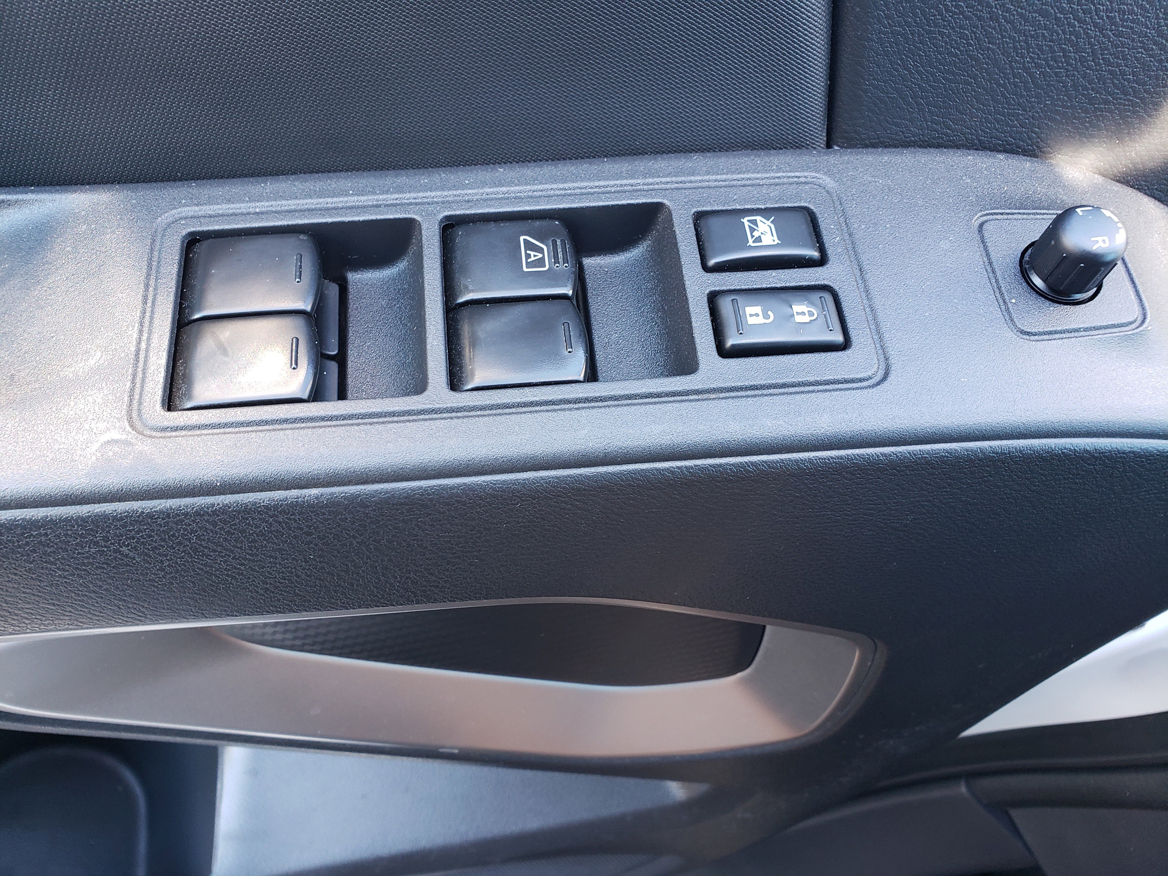 Used 2022 Nissan Frontier SV w/ Technology Package image 12