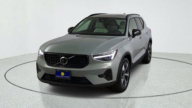 New 2026 Volvo XC40 B5 Plus w/ Protection Package Premier AWD/4WD image 2