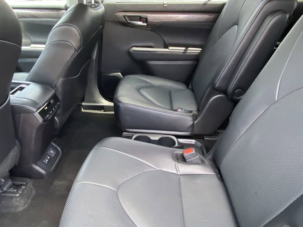 Used 2024 Toyota Highlander Limited AWD/4WD image 22
