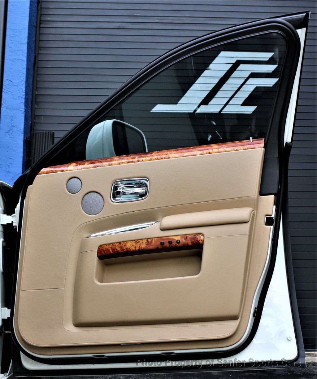 Used 2010 Rolls-Royce Ghost RWD image 19