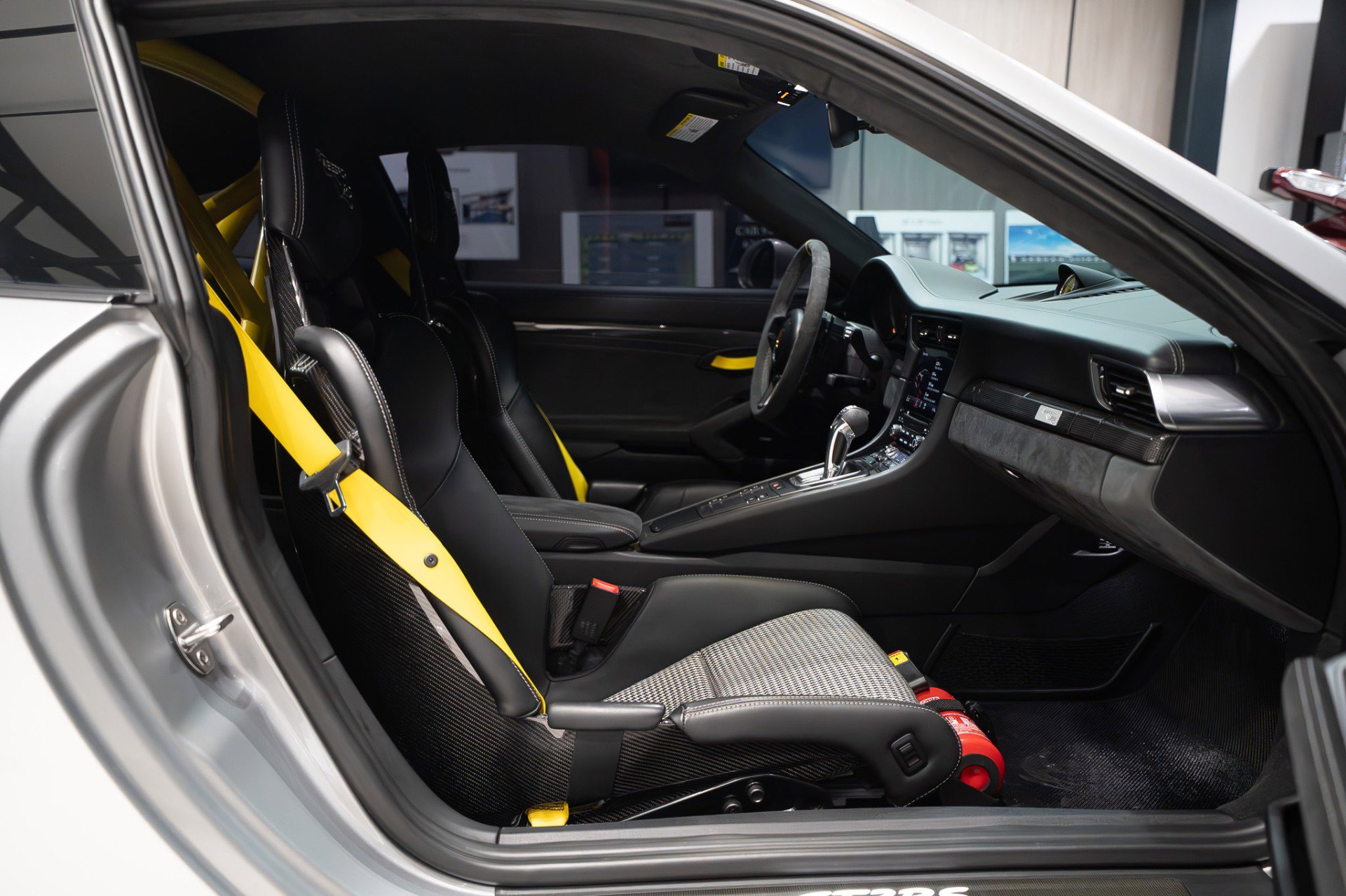 Used 2018 Porsche 911 GT2 RS image 30