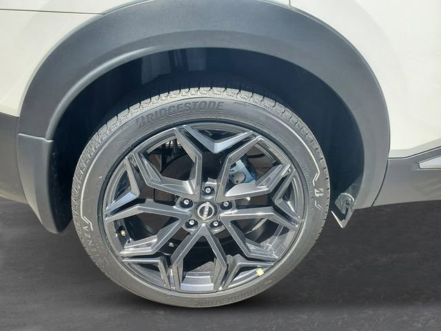 New 2025 Nissan Kicks SR image 11