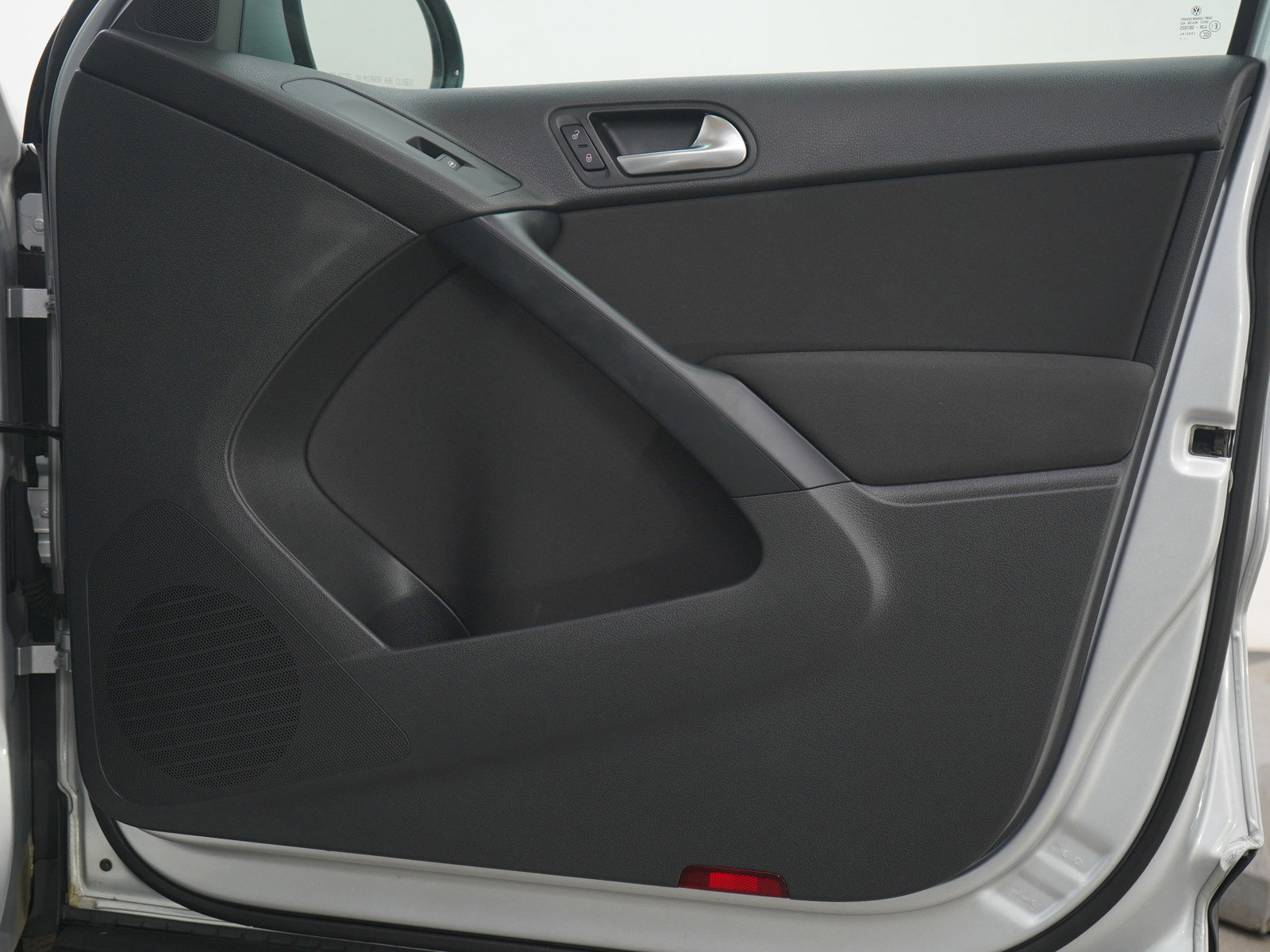 Used 2017 Volkswagen Tiguan S image 11