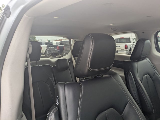 Used 2024 Chrysler Pacifica Limited FWD image 18