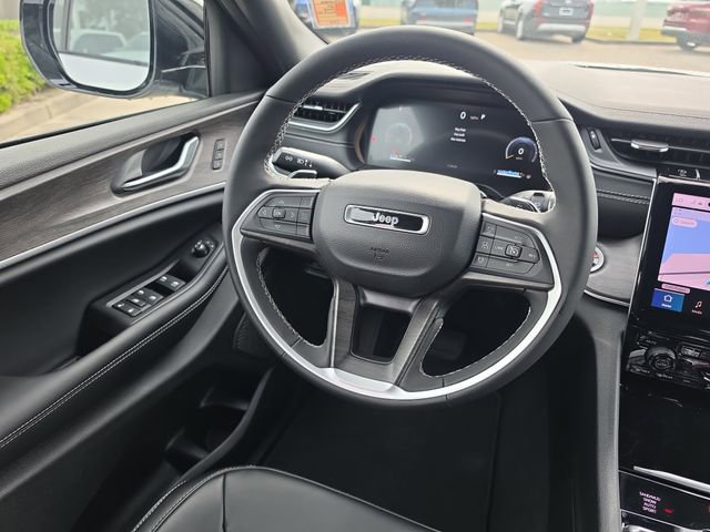 Used 2025 Jeep Grand Cherokee Limited AWD/4WD image 10