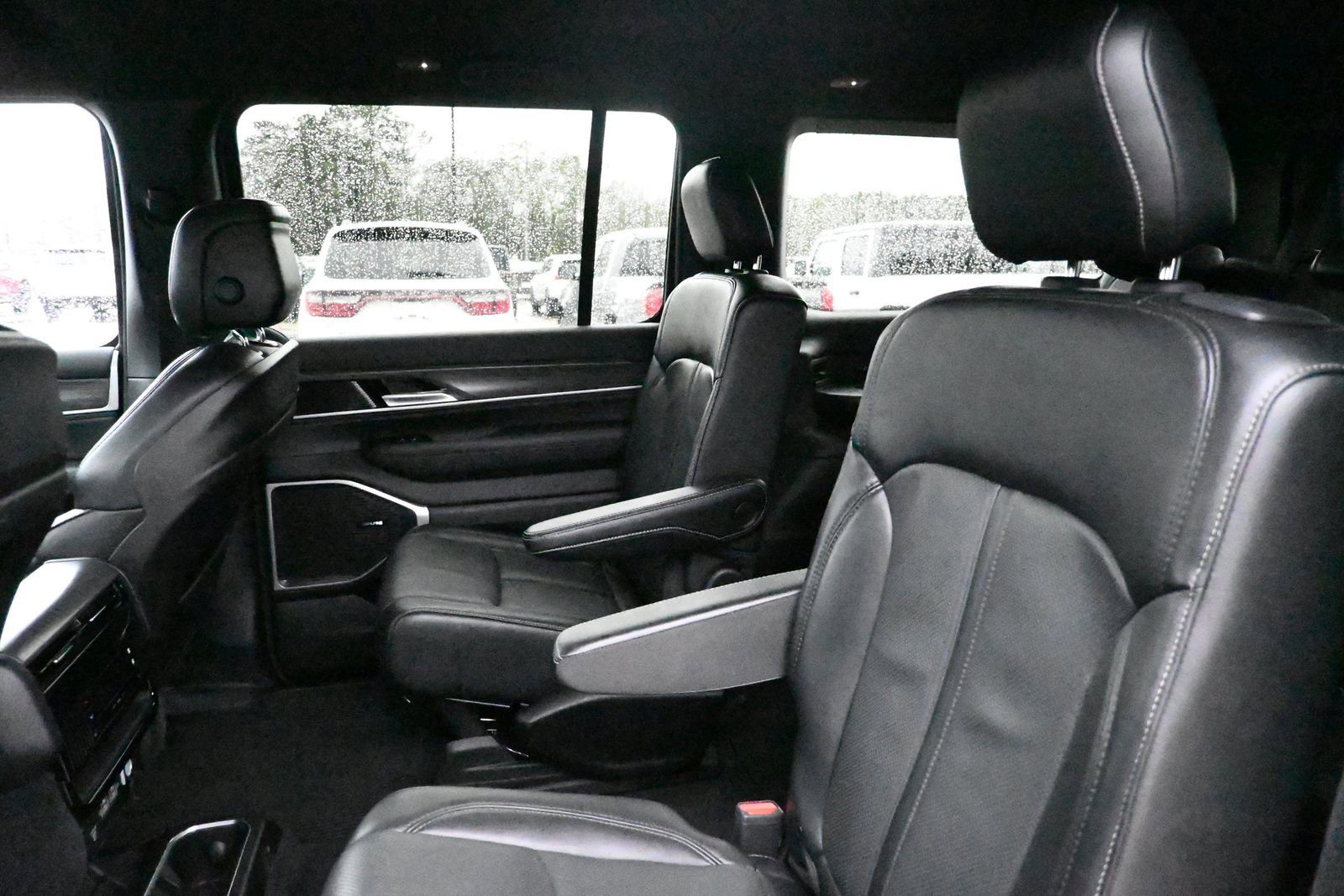 Used 2024 Jeep Wagoneer Series III AWD/4WD image 22
