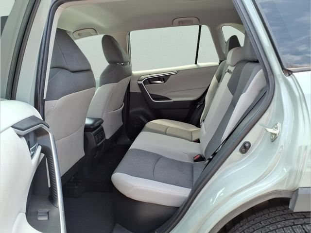 Used 2021 Toyota RAV4 XLE AWD/4WD image 22