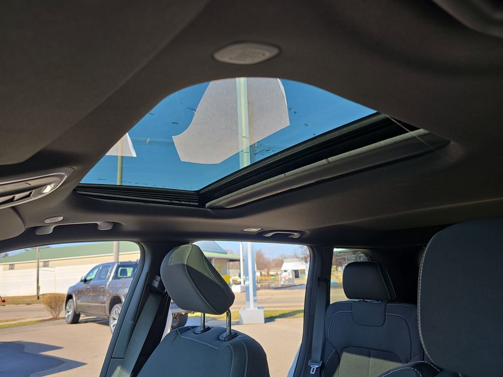 New 2026 Jeep Grand Cherokee Laredo X image 29