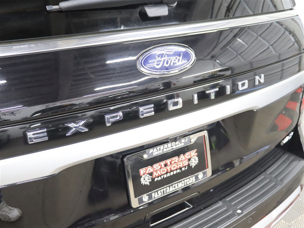 Used 2024 Ford Expedition Max XLT image 9