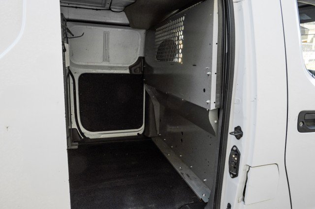 Used 2020 Nissan NV200 S image 31