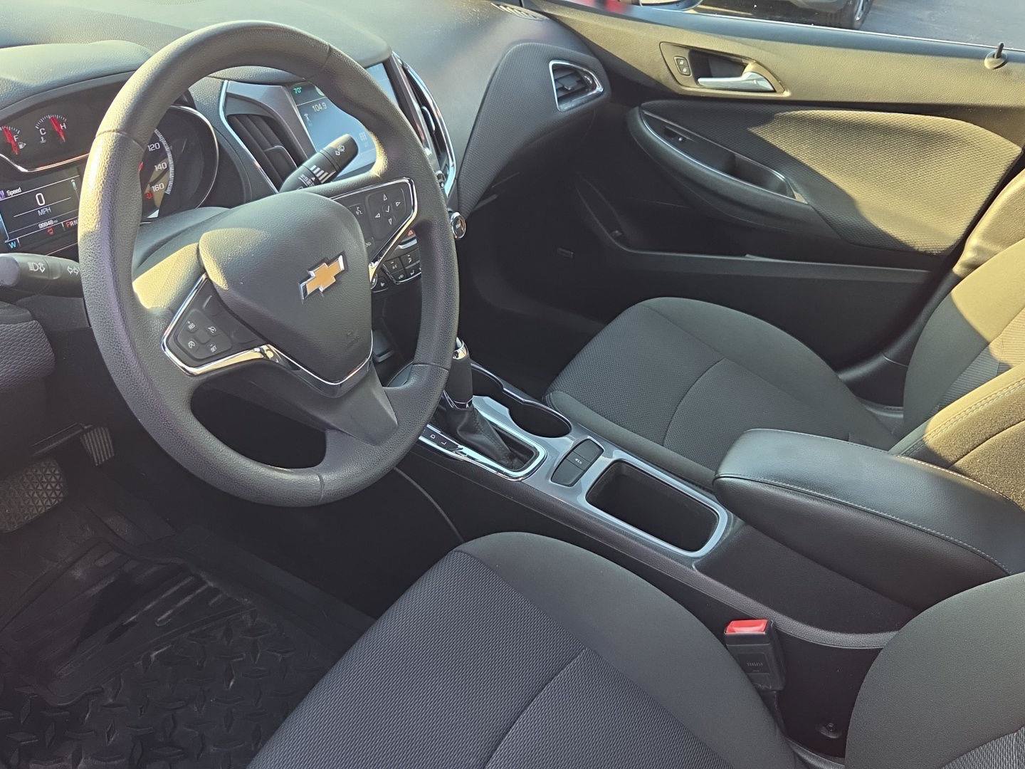 Used 2017 Chevrolet Cruze LT w/ Sun And Sound Package FWD image 7