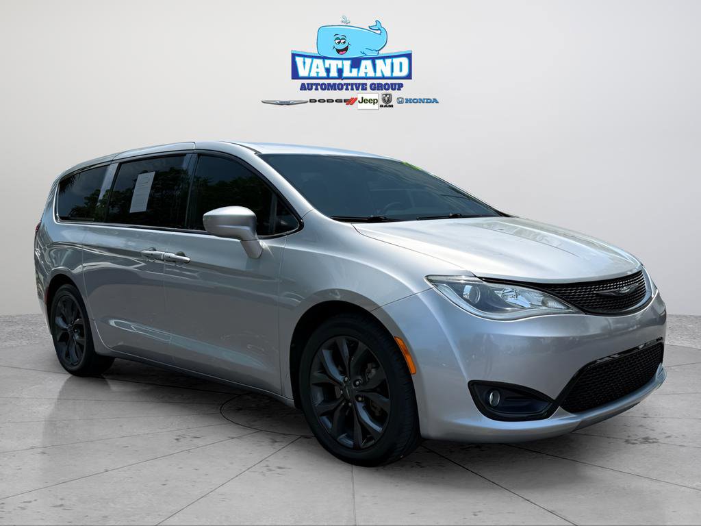 Used 2018 Chrysler Pacifica Touring Plus w/ S Appearance Package FWD image 7
