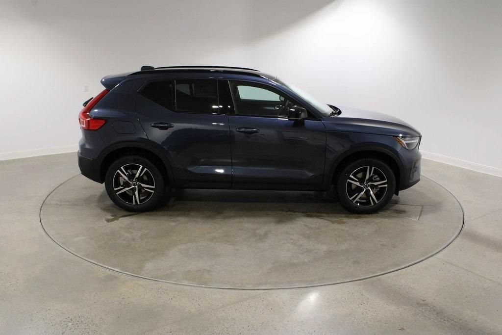 Used 2026 Volvo XC40 B5 Core w/ Climate Package AWD/4WD image 6
