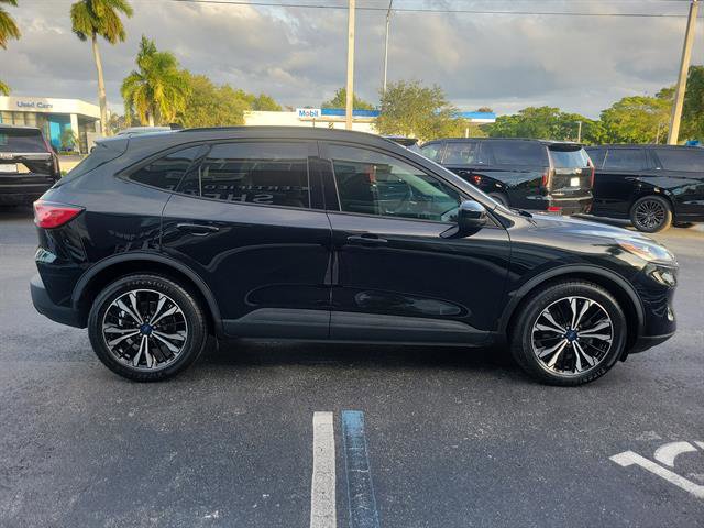 Used 2021 Ford Escape SE w/ SE Sport Appearance Package image 6