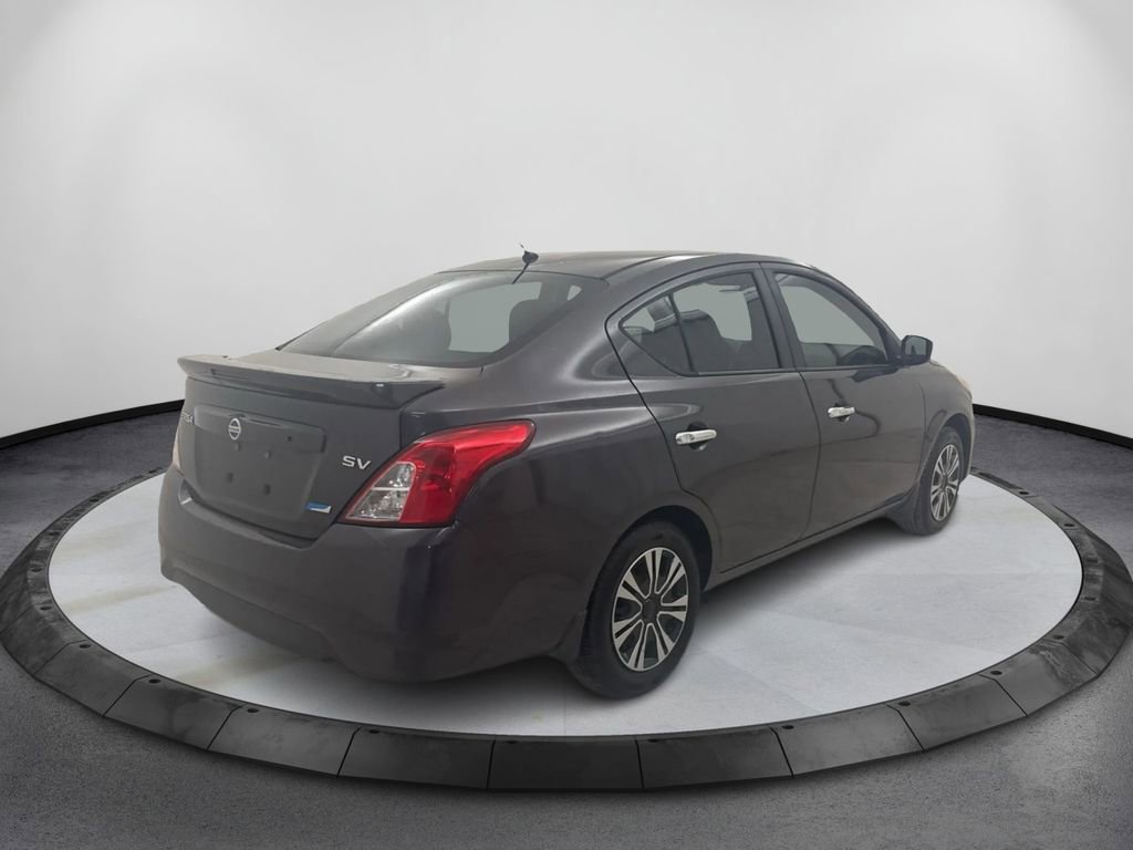 Used 2015 Nissan Versa SV FWD image 5