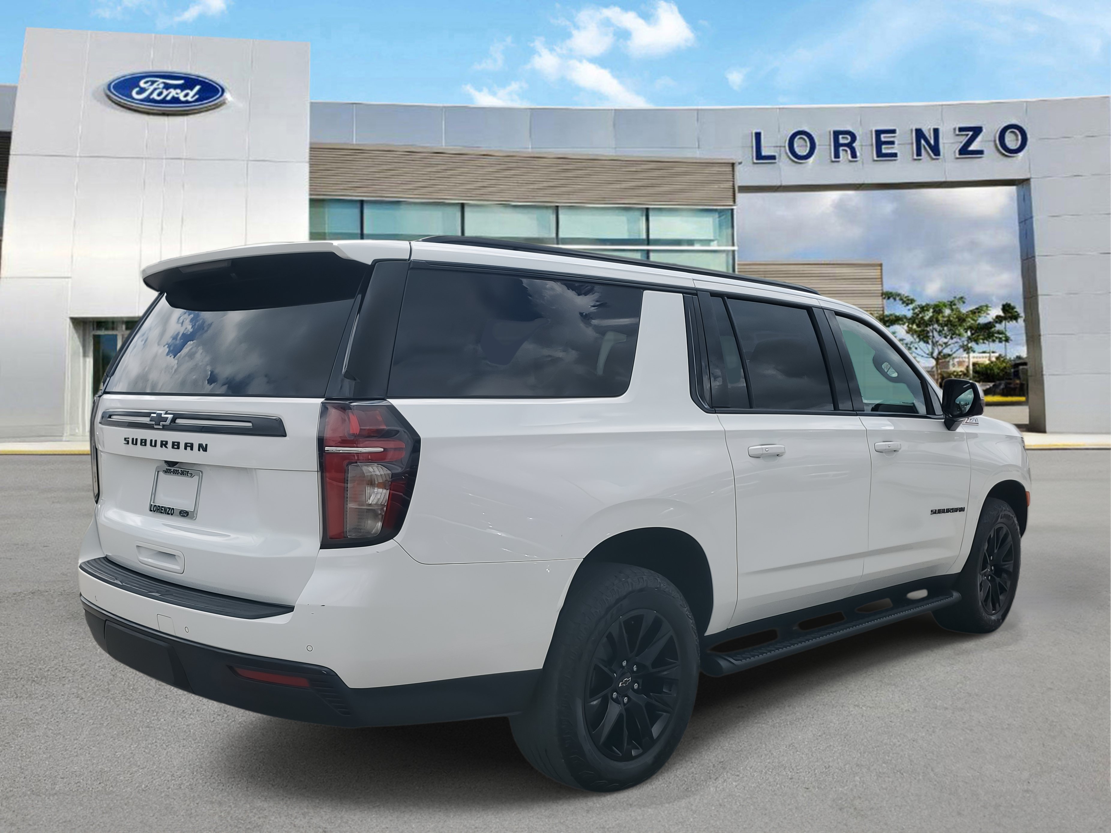 Used 2023 Chevrolet Suburban Z71 w/ Luxury Package AWD/4WD image 4