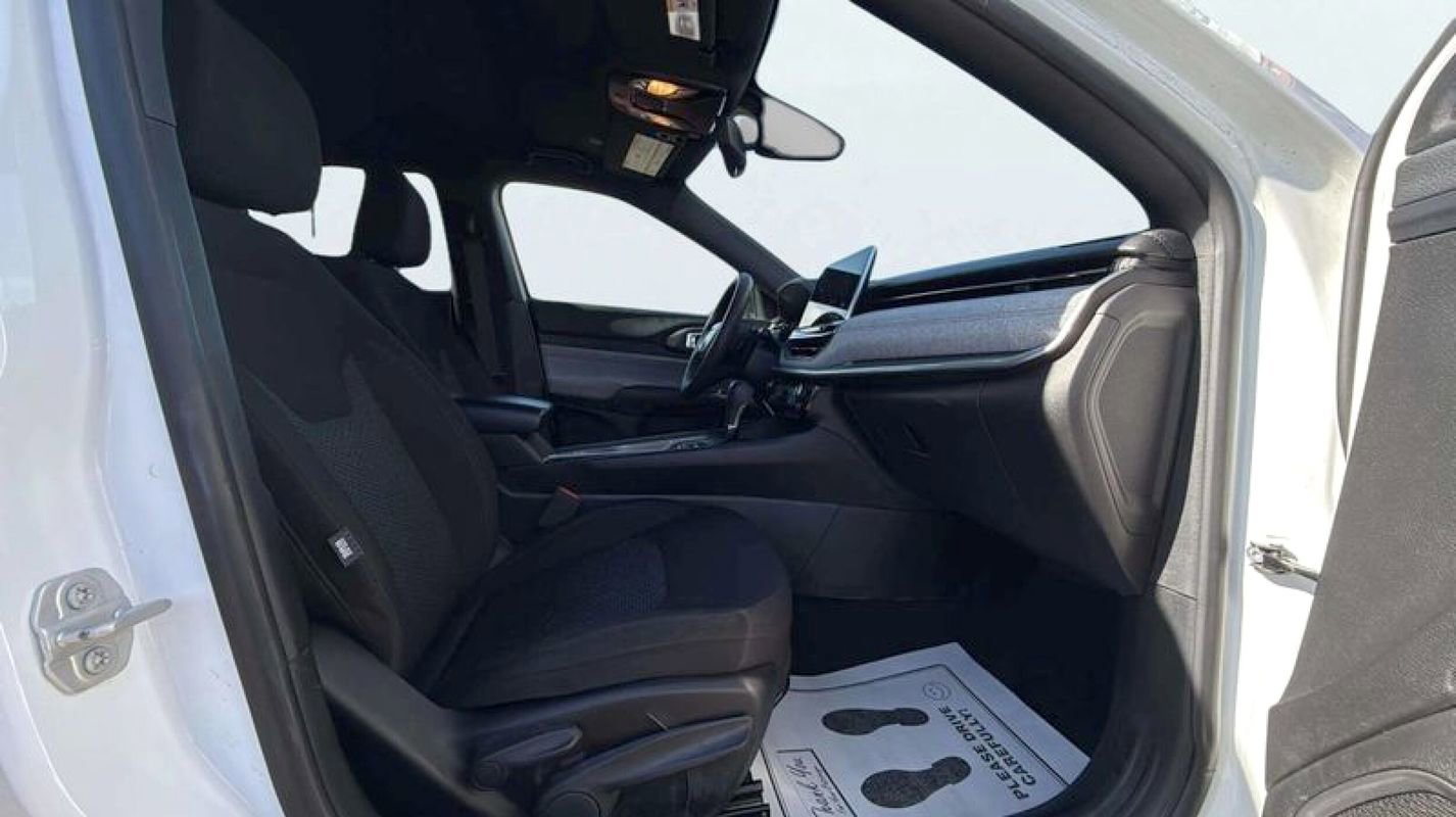 Used 2023 Jeep Compass Sport image 12