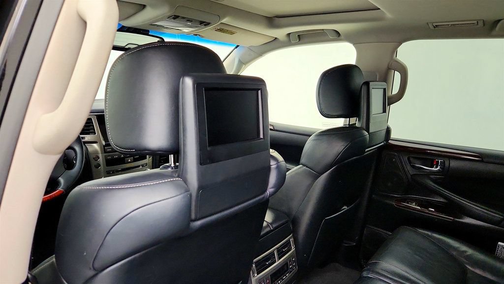 Used 2013 Lexus LX 570 4WD w/ Luxury Pkg image 22