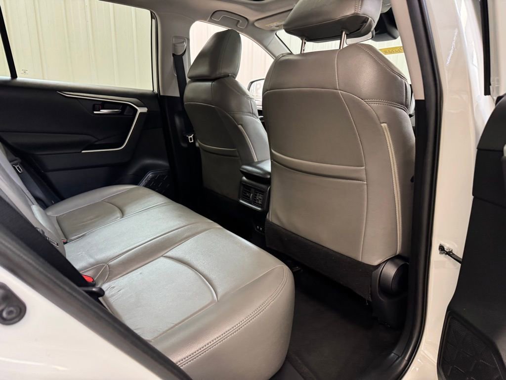 Used 2020 Toyota RAV4 XLE w/ Convenience Package image 24