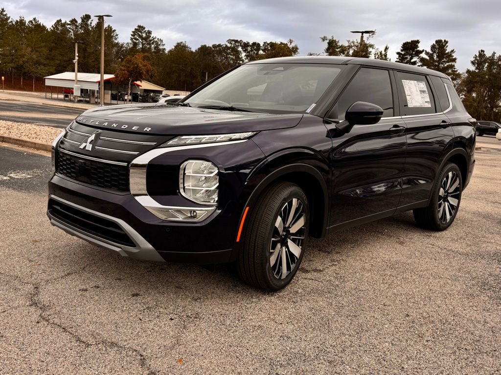 New 2026 Mitsubishi Outlander SE FWD image 3