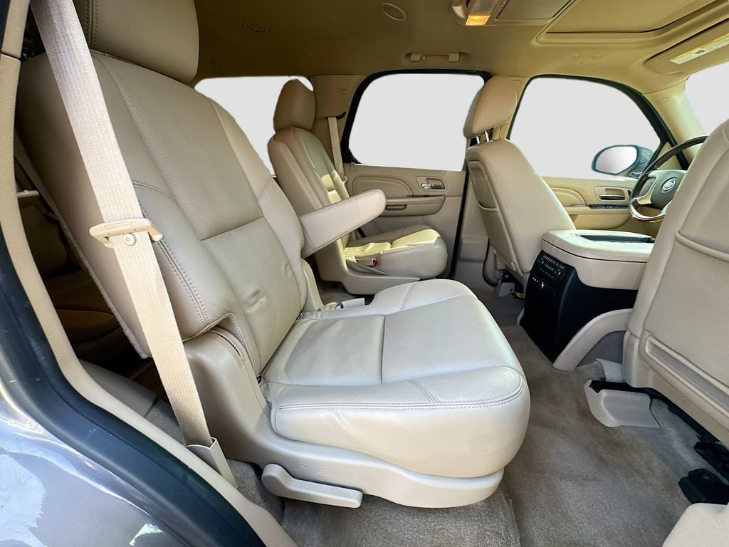 Used 2014 Cadillac Escalade Luxury AWD/4WD image 36