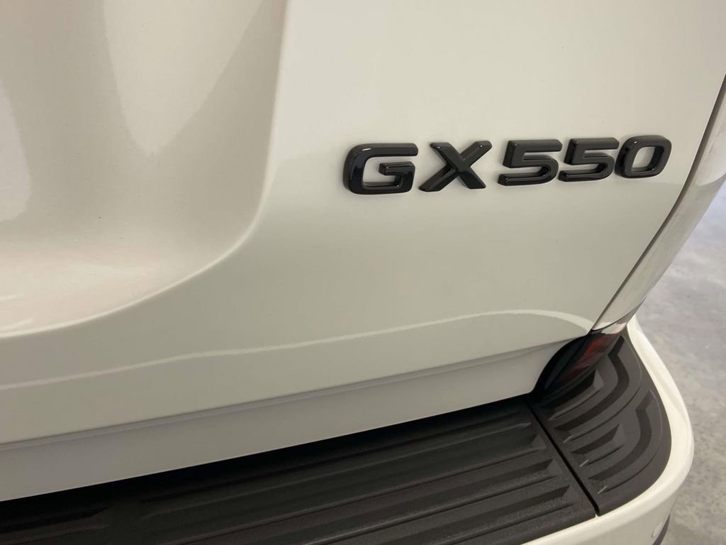 Used 2024 Lexus GX 550 w/ Accessory Package (2T) AWD/4WD image 12