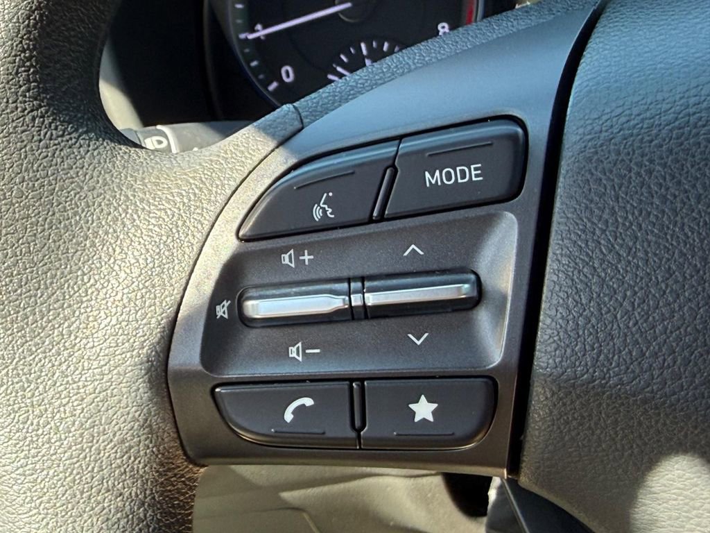 Used 2022 Hyundai Kona SEL FWD image 16