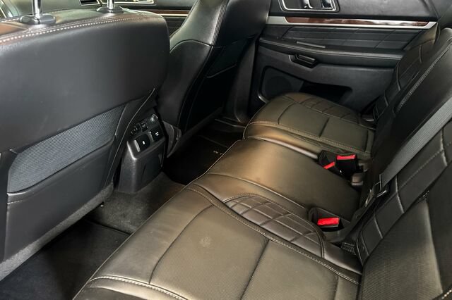 Used 2016 Ford Explorer Platinum AWD/4WD image 12
