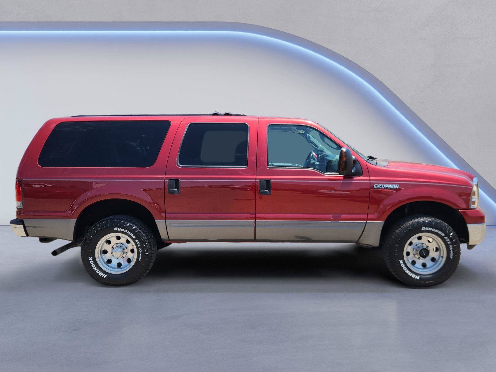 Used 2005 Ford Excursion XLT AWD/4WD image 2