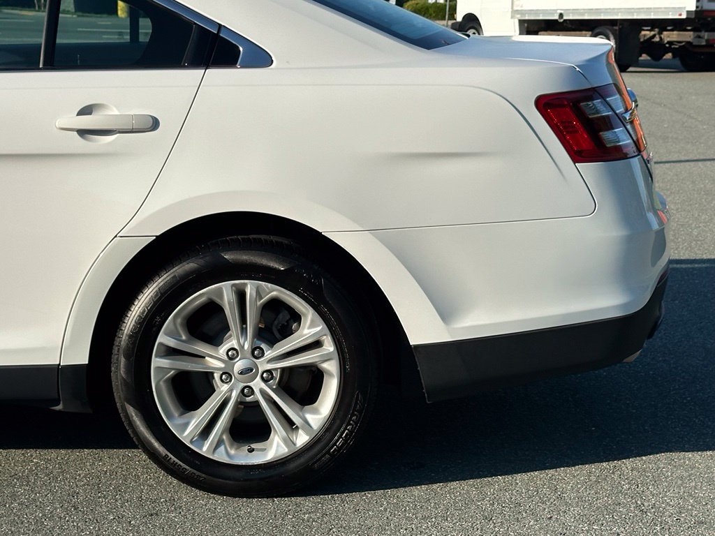 Used 2018 Ford Taurus SE FWD image 35