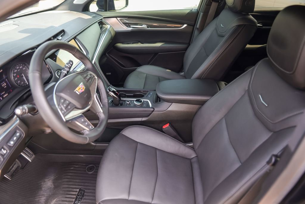 Certified 2024 Cadillac XT5 Sportv w/ Technology Package AWD/4WD image 9