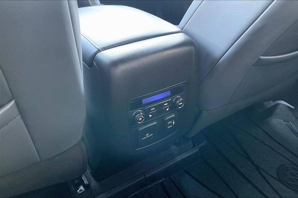 Used 2021 Buick Enclave Premium w/ Sun and Sites Package FWD image 11