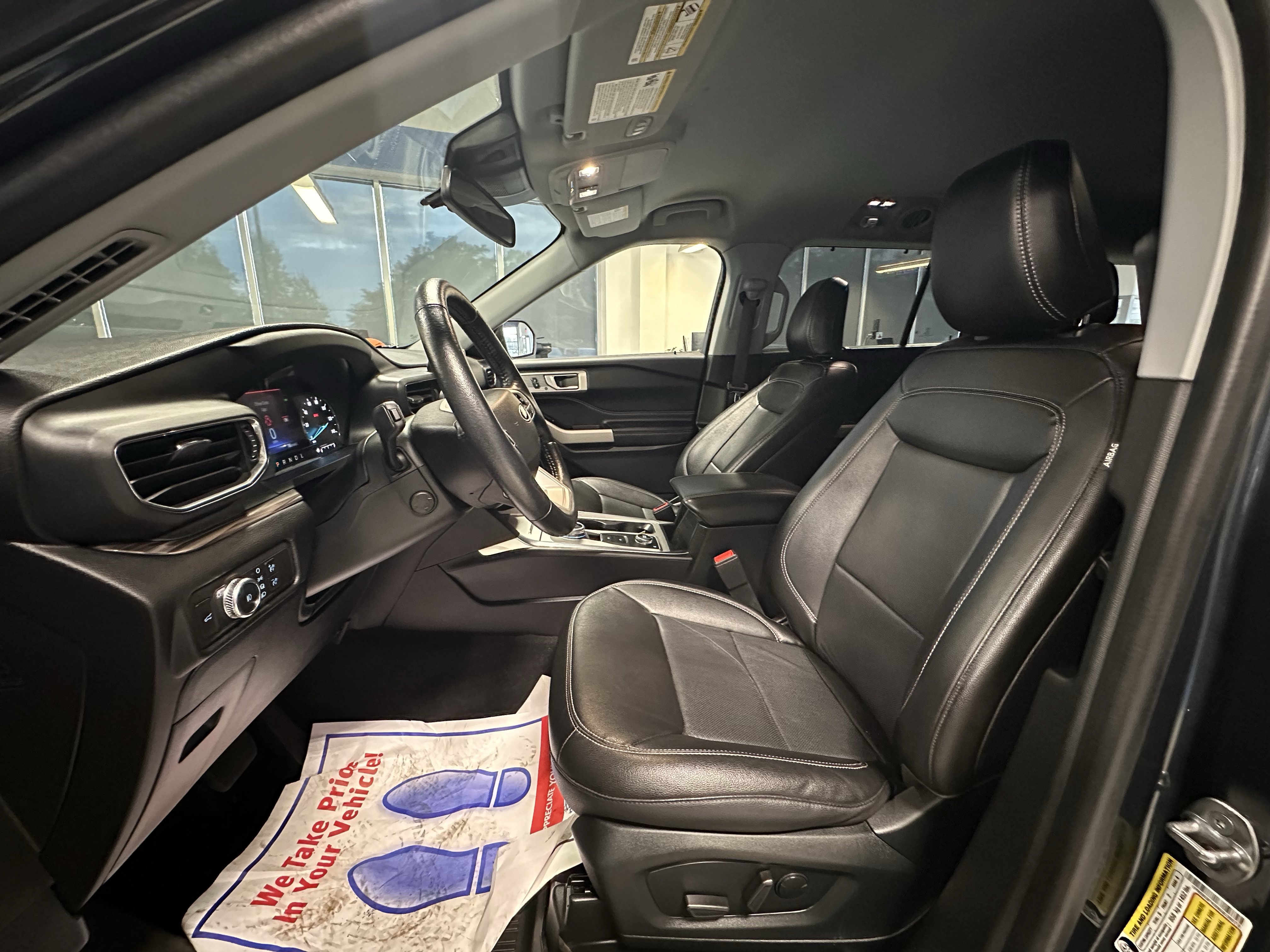 Used 2022 Ford Explorer Limited w/ Equipment Group 301A image 8