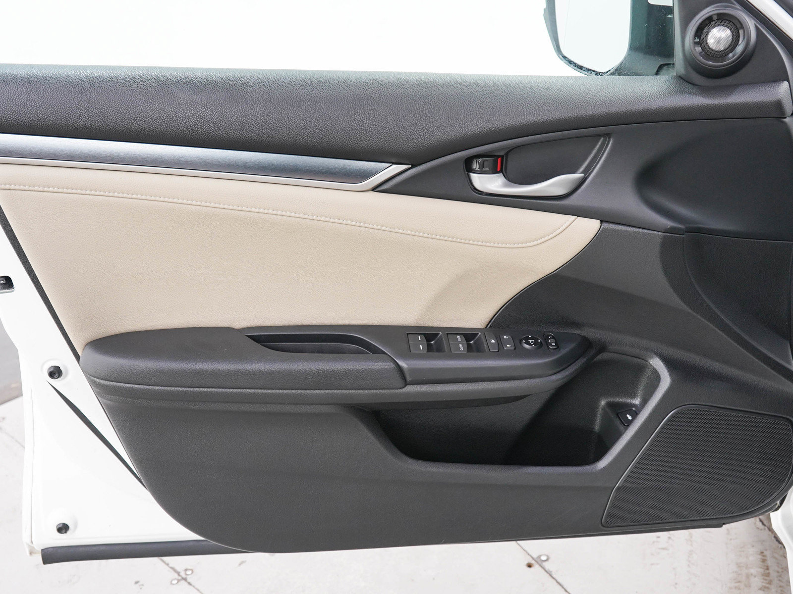 Used 2016 Honda Civic Touring image 19