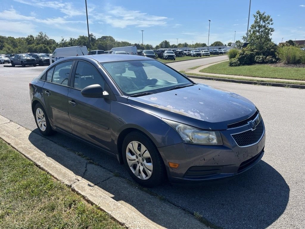 Used 2014 Chevrolet Cruze LS FWD image 2