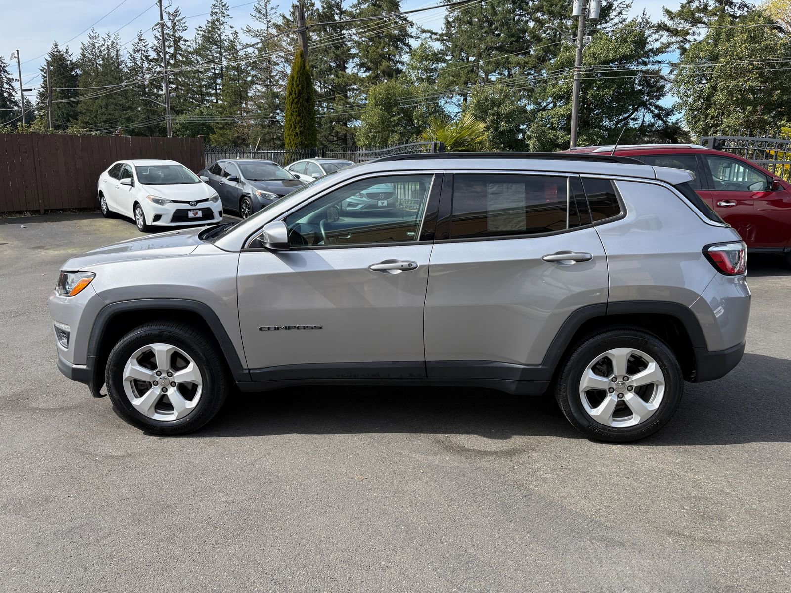 Used 2018 Jeep Compass Latitude w/ Popular Equipment Group image 4