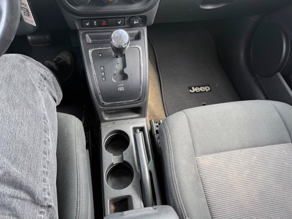 Used 2014 Jeep Patriot Latitude AWD/4WD image 15