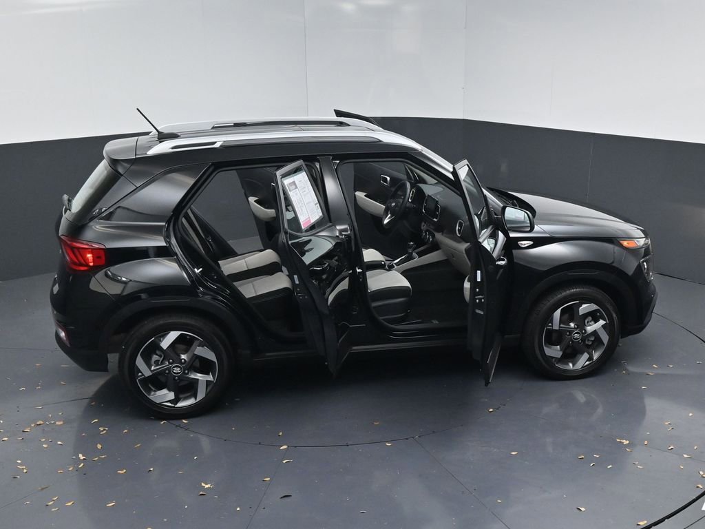 Used 2025 Hyundai Venue SEL image 25