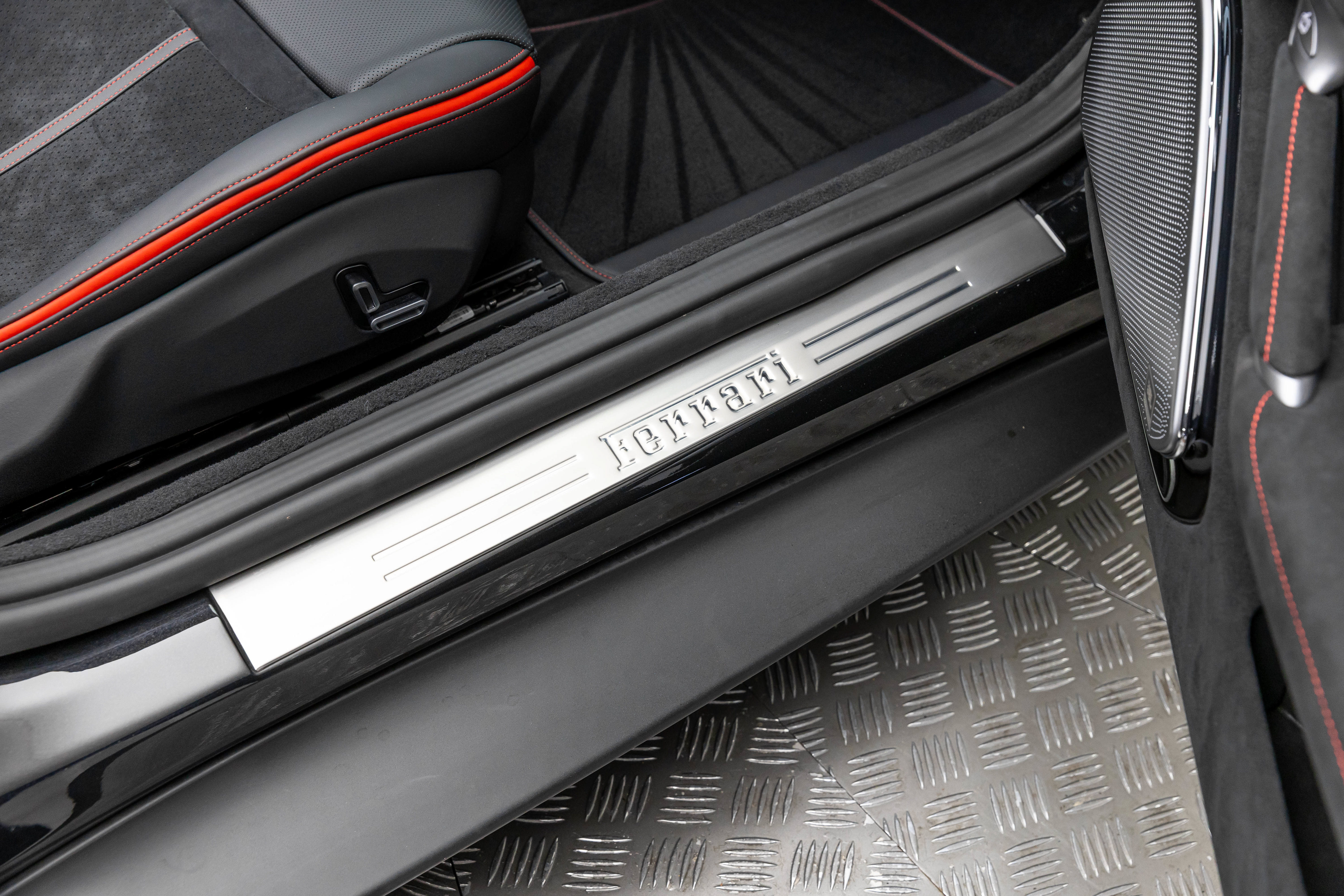 Used 2025 Ferrari Roma Spider RWD image 15
