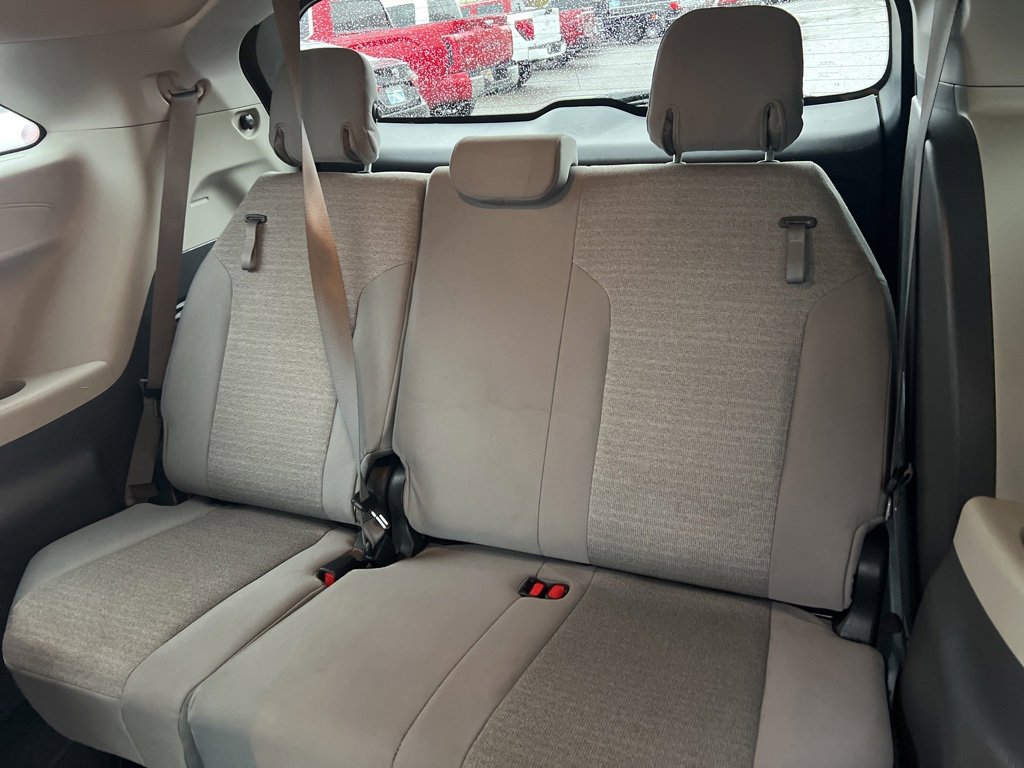 Used 2021 Toyota Sienna LE image 10