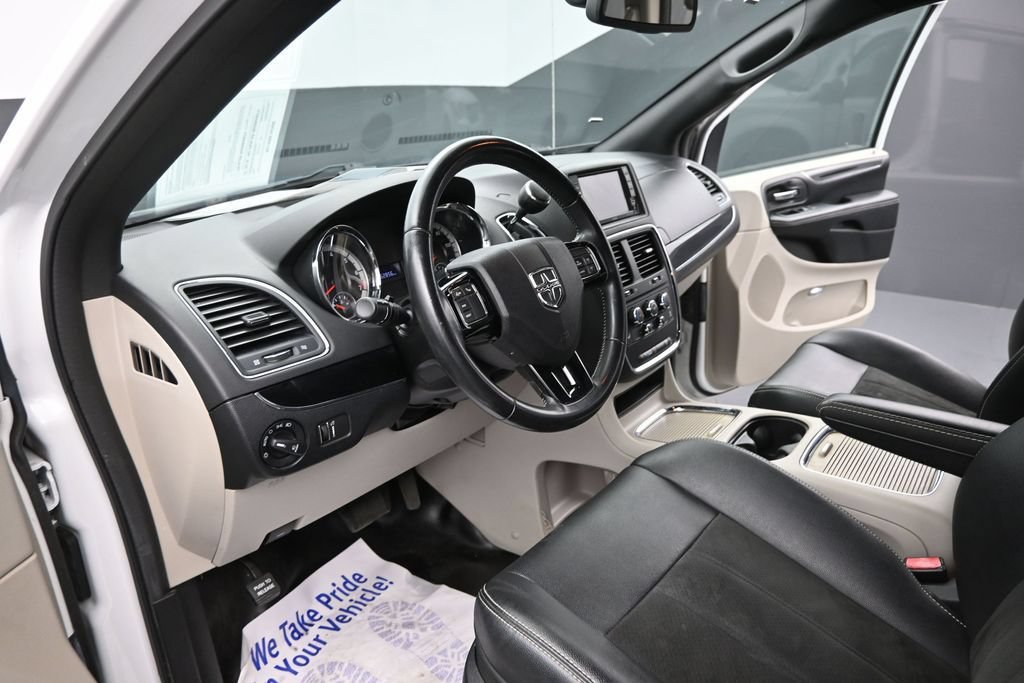 Used 2019 Dodge Grand Caravan SXT FWD image 16