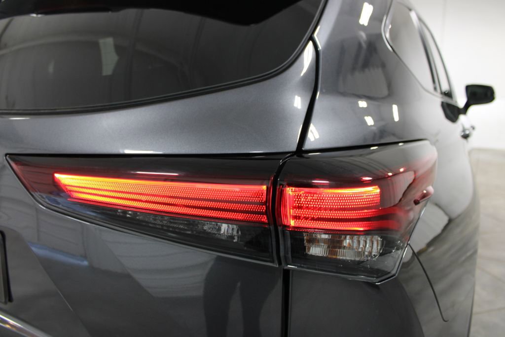 Used 2025 Toyota Highlander XSE image 28