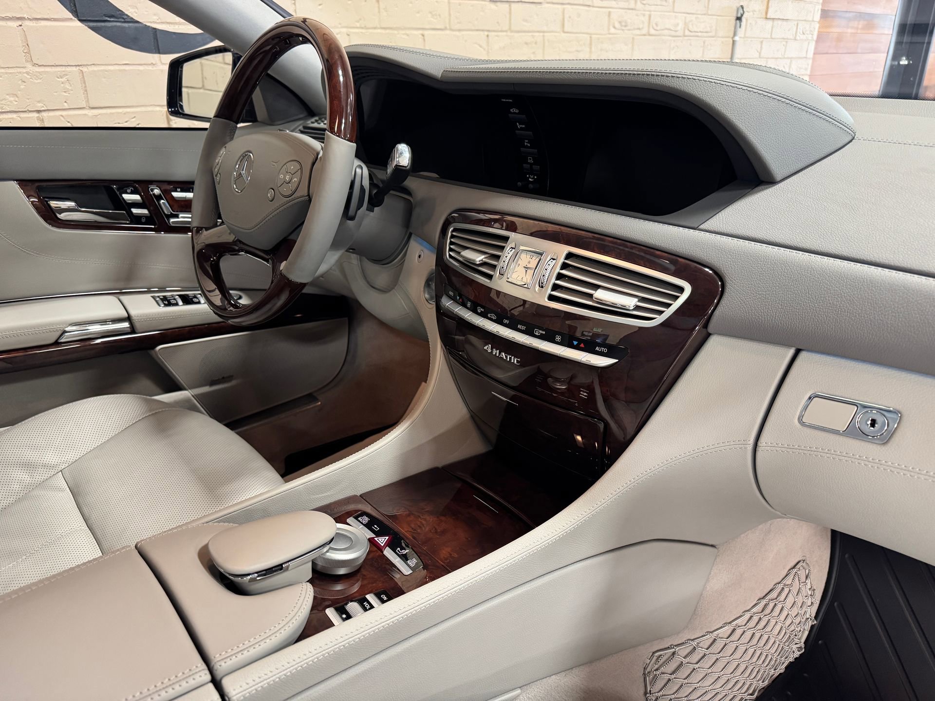 Used 2011 Mercedes-Benz CL 550 4MATIC image 31