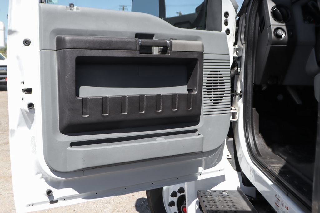 Used 2017 Ford F750 2WD Regular Cab Super Duty image 19