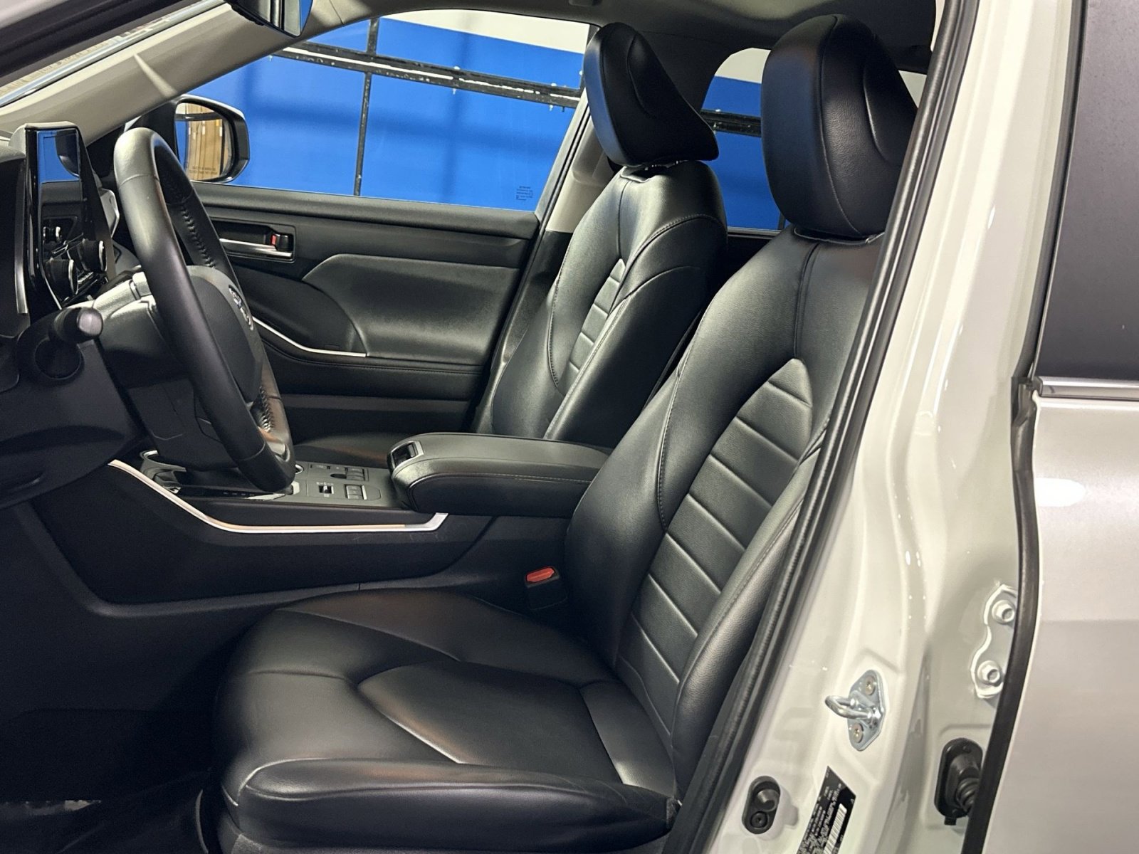 Used 2023 Toyota Highlander XLE image 13