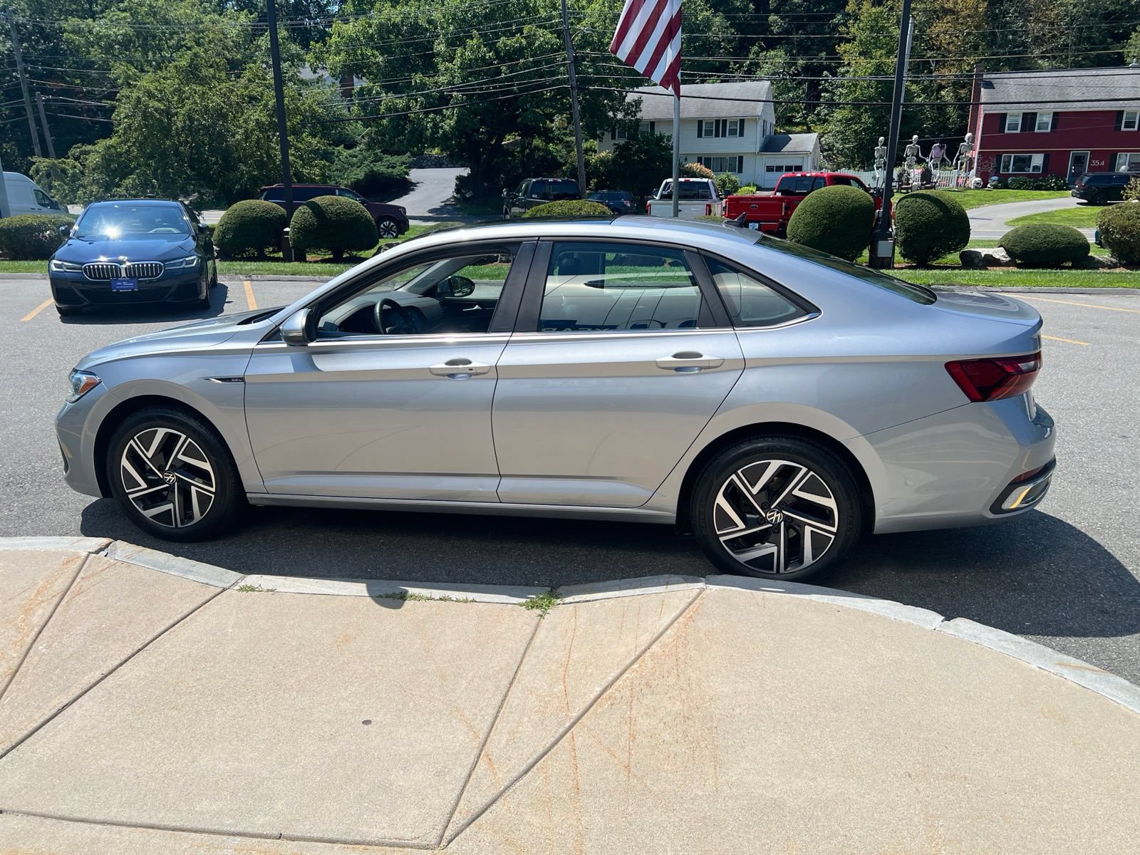 Used 2024 Volkswagen Jetta SEL FWD image 4