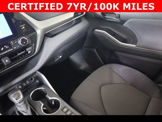 Used 2024 Toyota Highlander LE image 17